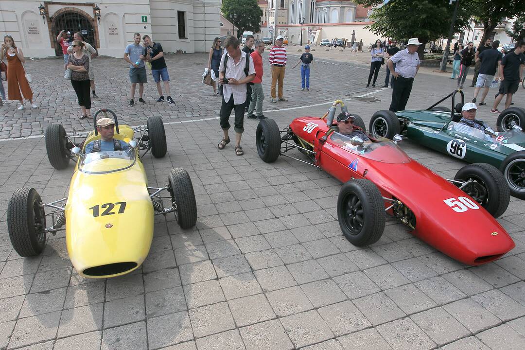 „Formula Junior” bolidų paradas Kaune