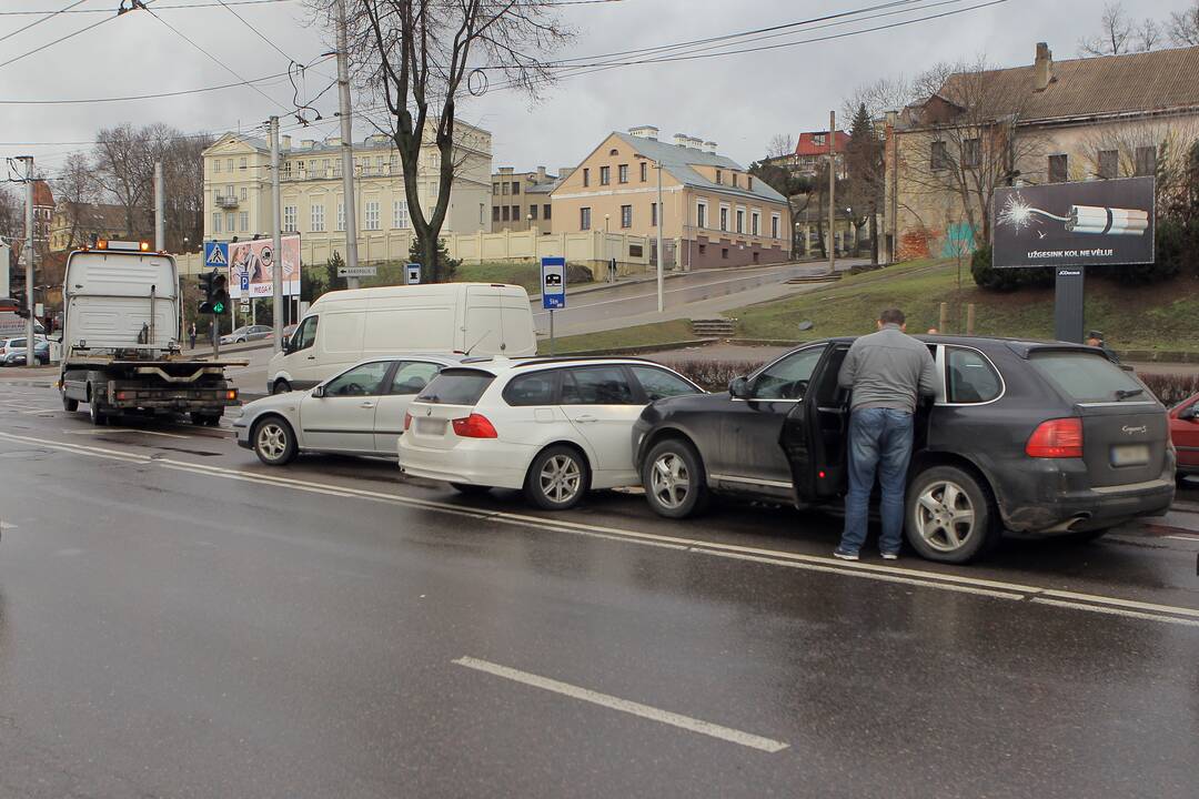 Kaune susidūrė keturi automobiliai