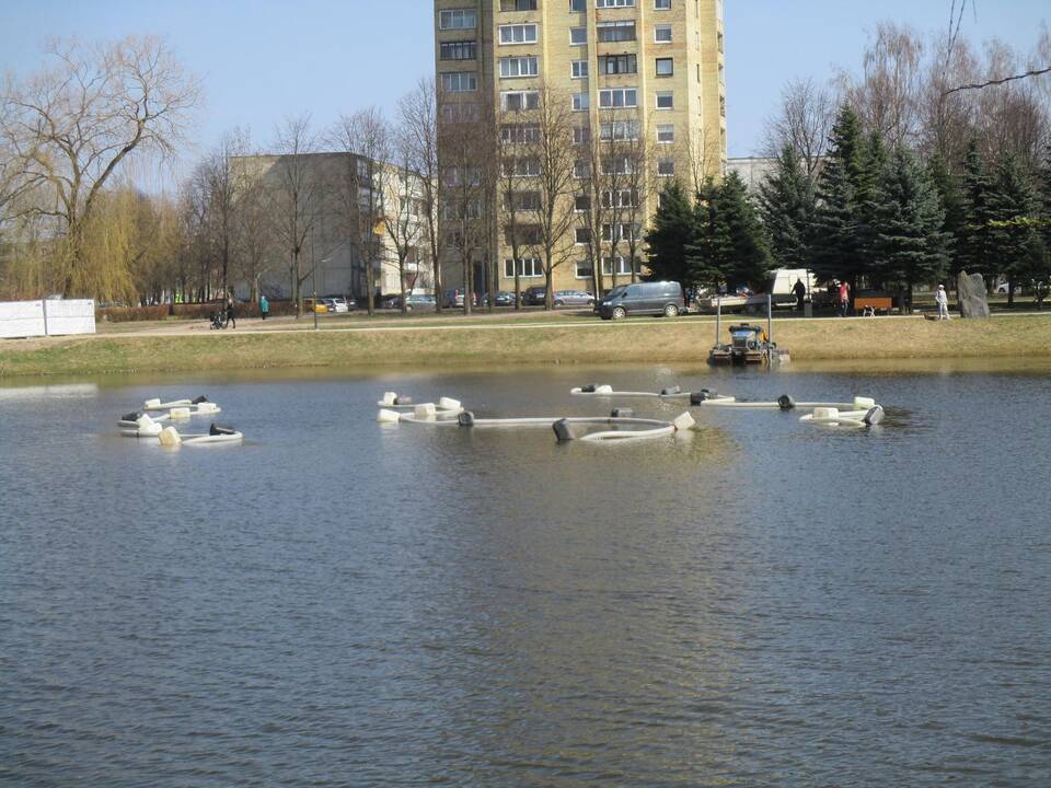 Valomas Kalniečių parko tvenkinys