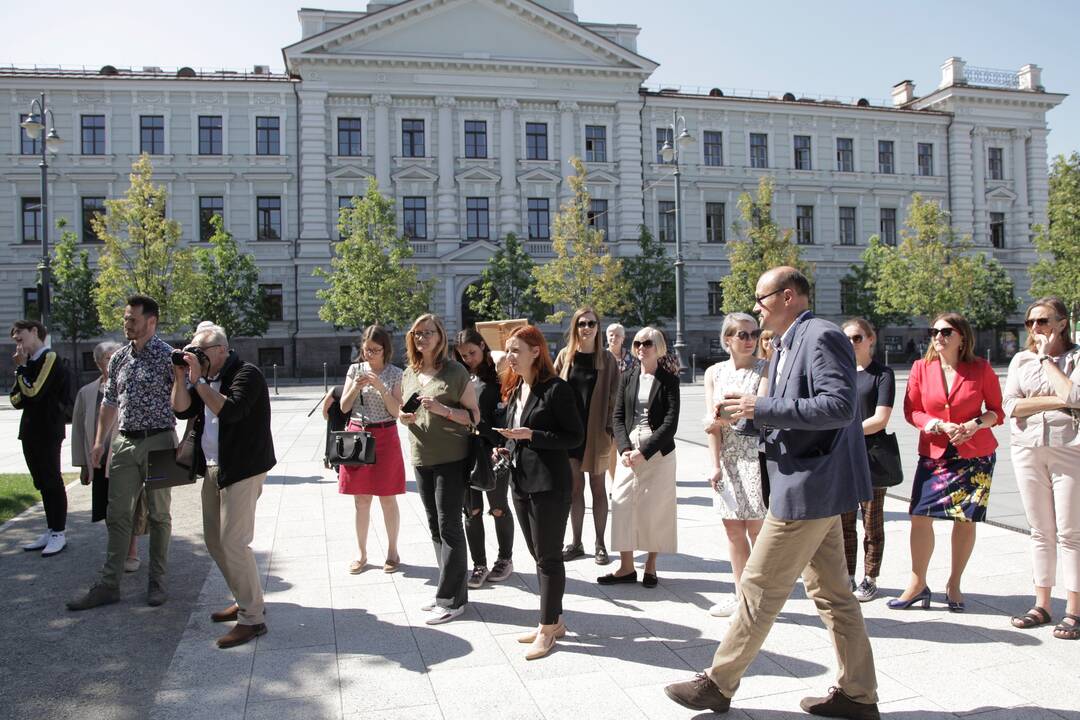 Skaitykla po atviru dangumi Lukiškių aikštėje