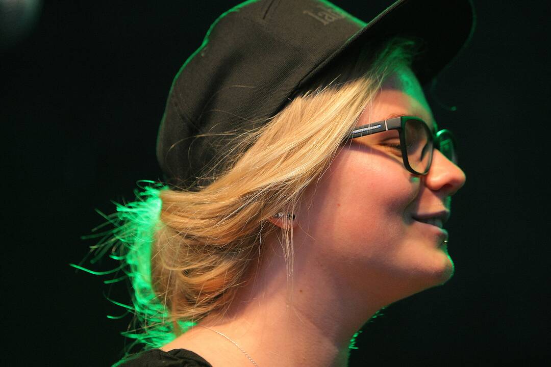 Jaunųjų muzikos grupių konkursas Kauno Ryšių kiemelyje.