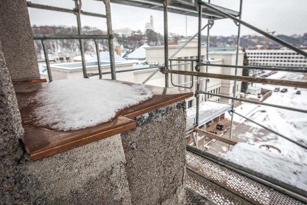 Karo muziejaus bokšto skulptūra