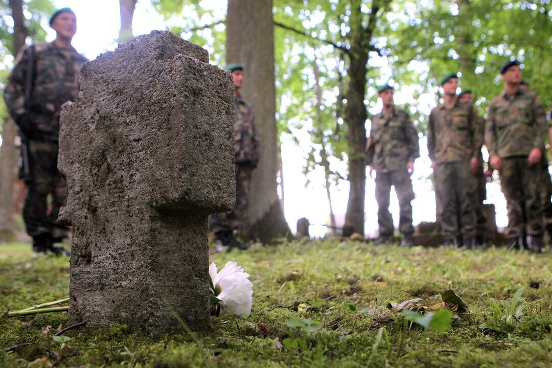 Fredoje sutvarkyti vokiečių karių kapai