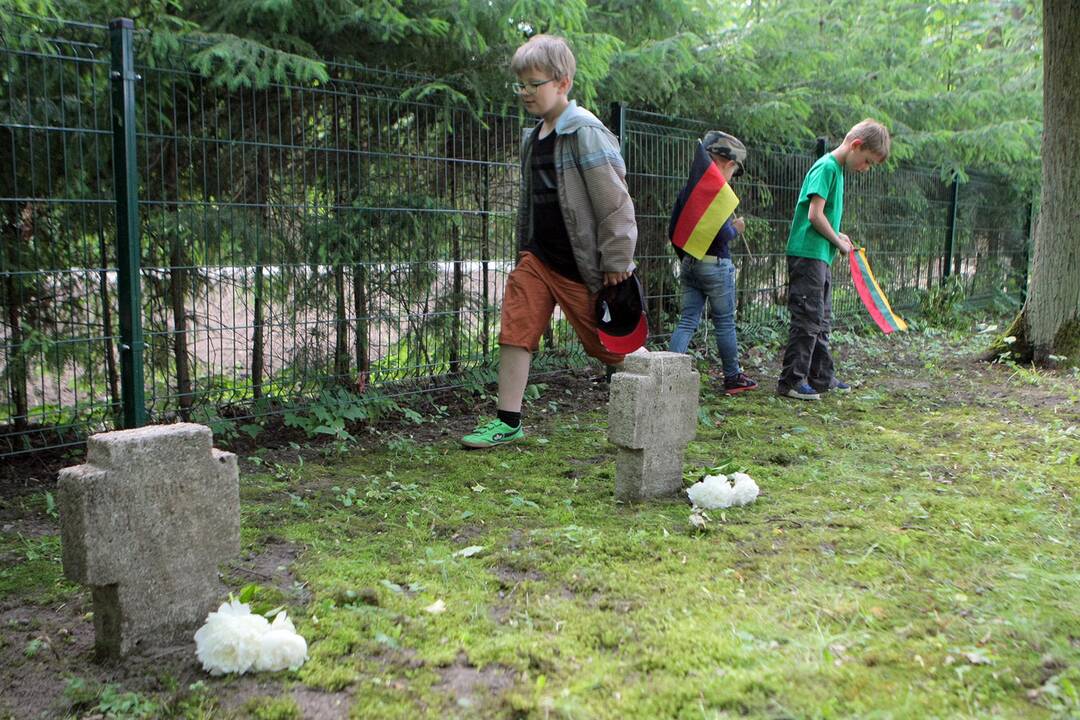 Fredoje sutvarkyti vokiečių karių kapai
