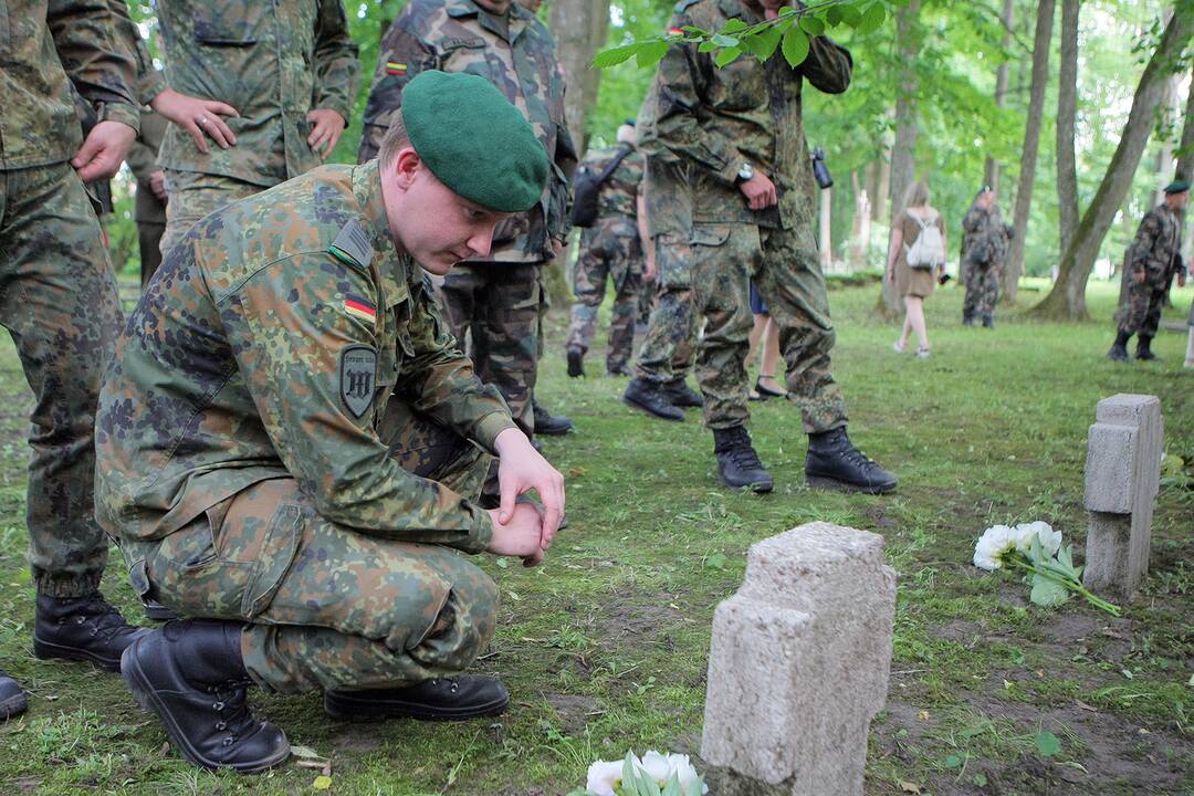 Fredoje sutvarkyti vokiečių karių kapai