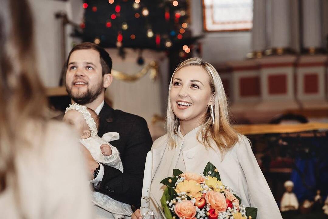 Eglė Straleckaitė-Daugėlė (kairėje) su vyru Justinu ir dukra Vakare