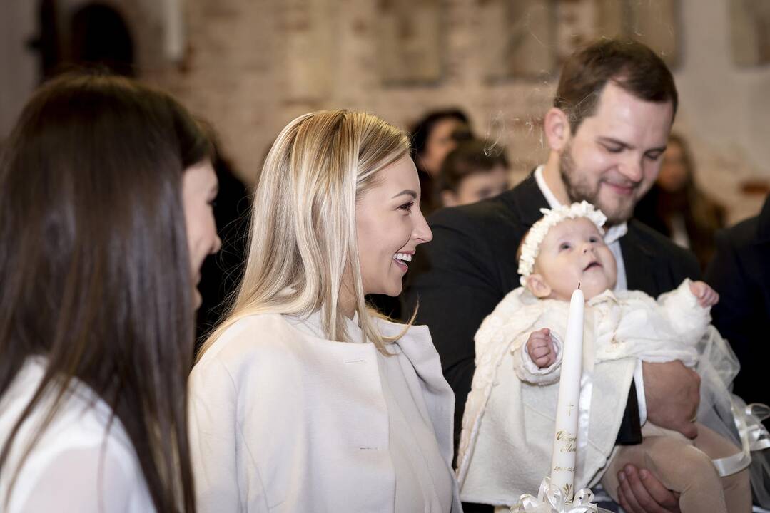 Eglė Straleckaitė-Daugėlė (kairėje) su vyru Justinu ir dukra Vakare