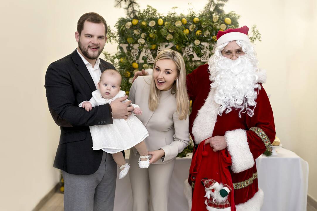 Eglė Straleckaitė-Daugėlė (kairėje) su vyru Justinu ir dukra Vakare