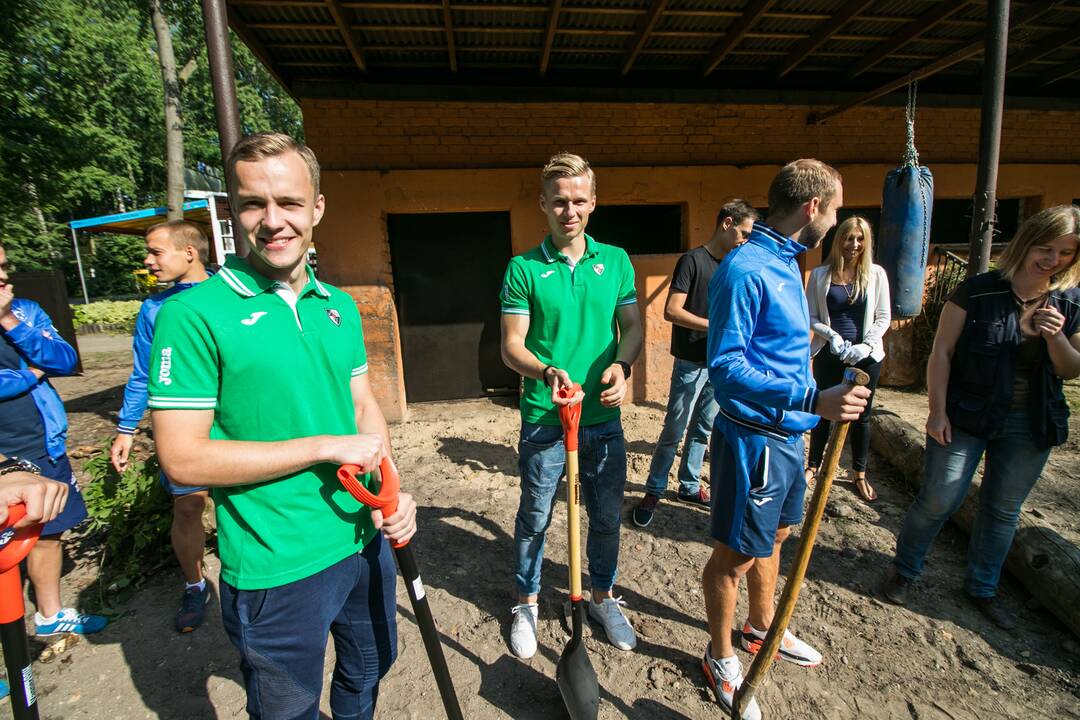 Futbolininkai sutvarkė stumbryną