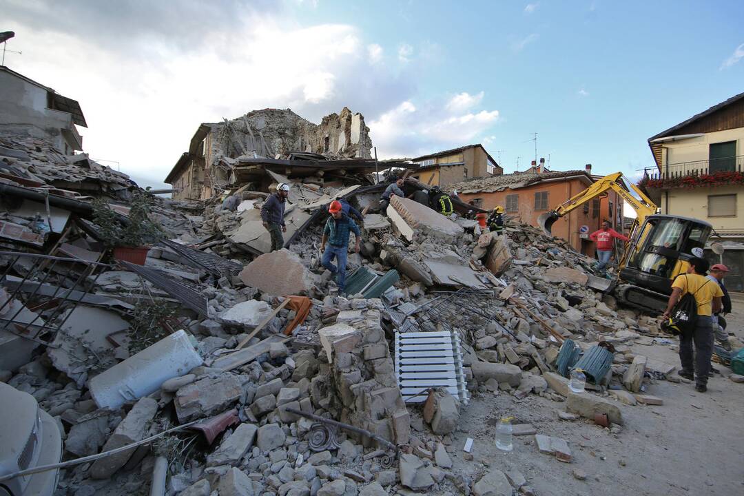 Italiją supurtė stiprus žemės drebėjimas