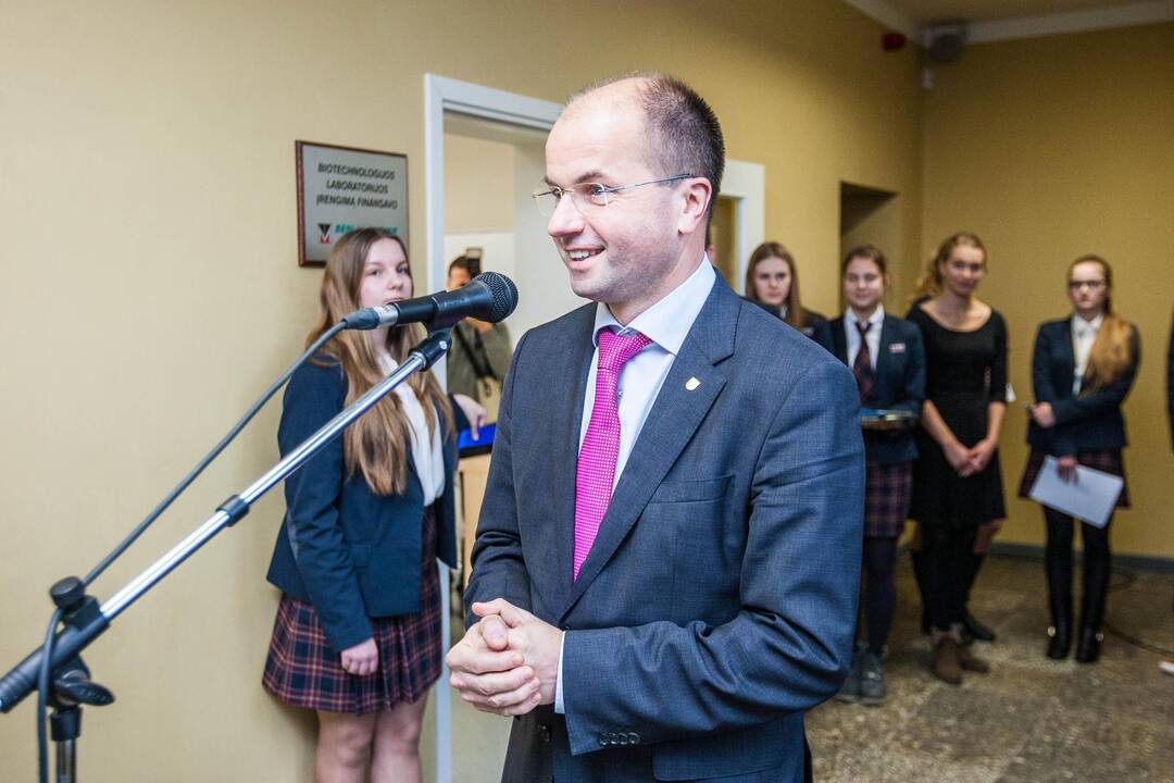 Biotechnologijų laboratorijos atidarymas mokykloje