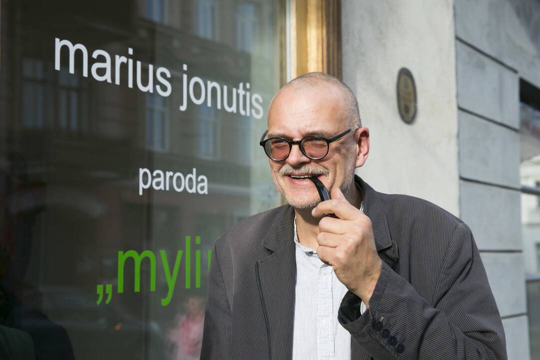 Menininkas M. Jonutis pristatė parodą „Myliu“