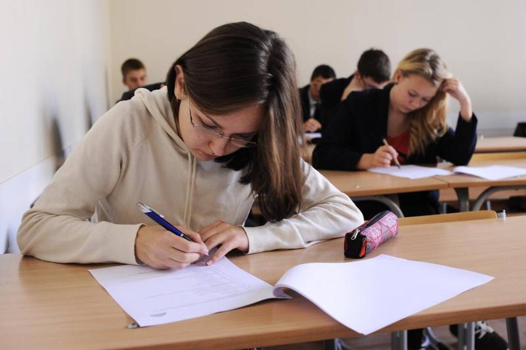 Vėl pokyčiai: lietuvių kalbos įskaitos temas formuluos patys mokiniai