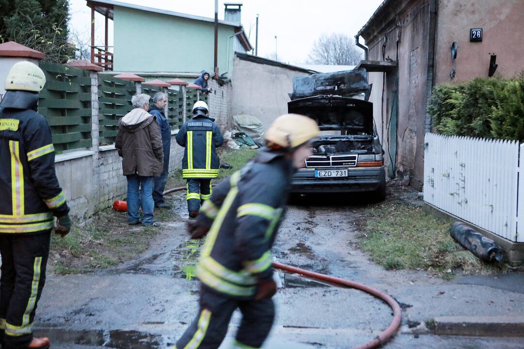 Sudegė automobilis