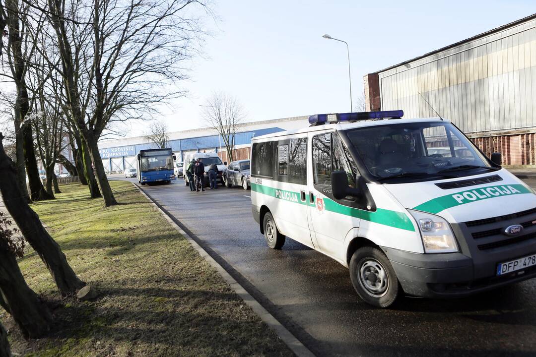Minijos gatvėje susidūrė trys automobilaii