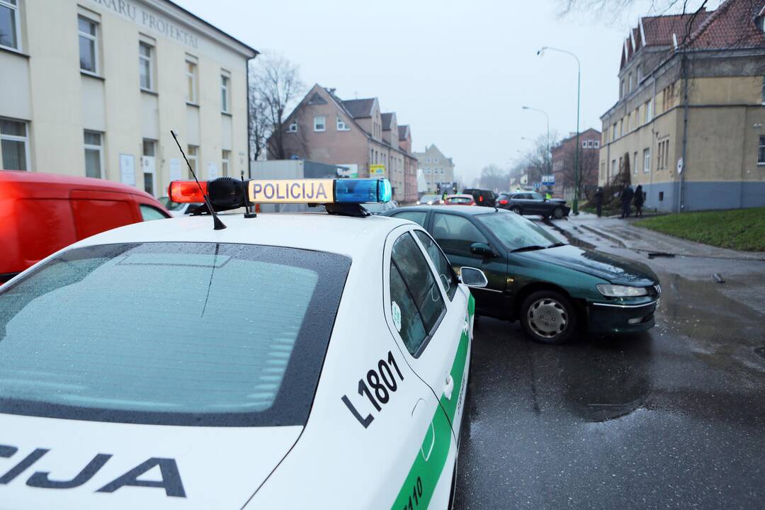 Liepų gatvėje susidūrė keturi automobiliai