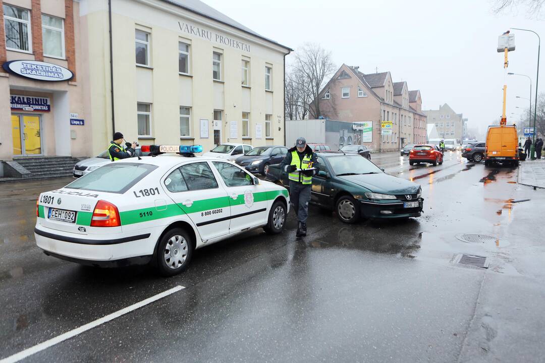 Liepų gatvėje susidūrė keturi automobiliai