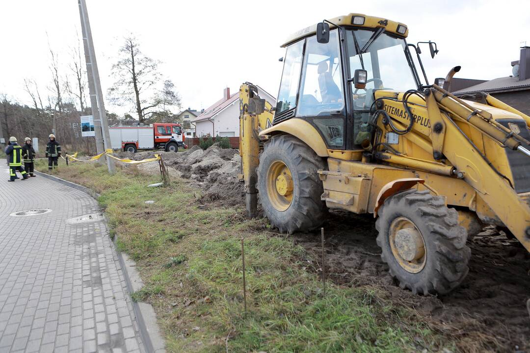 Klaipėdoje ekskavatoriaus kaušas perkirto dujotiekio vamzdį