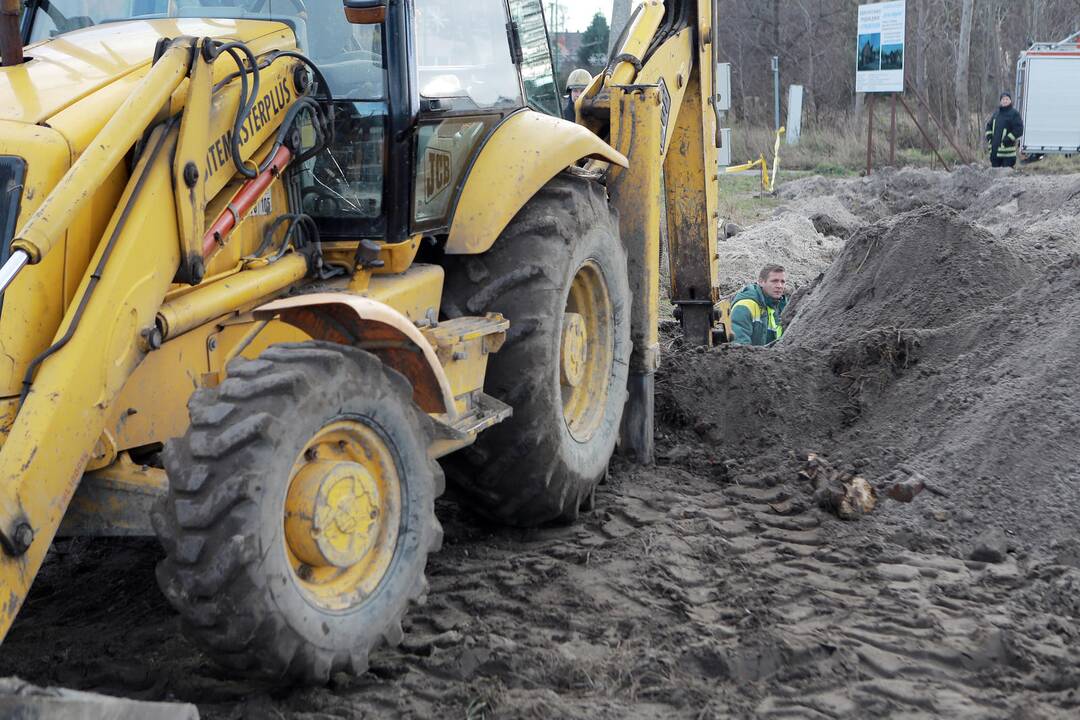 Klaipėdoje ekskavatoriaus kaušas perkirto dujotiekio vamzdį