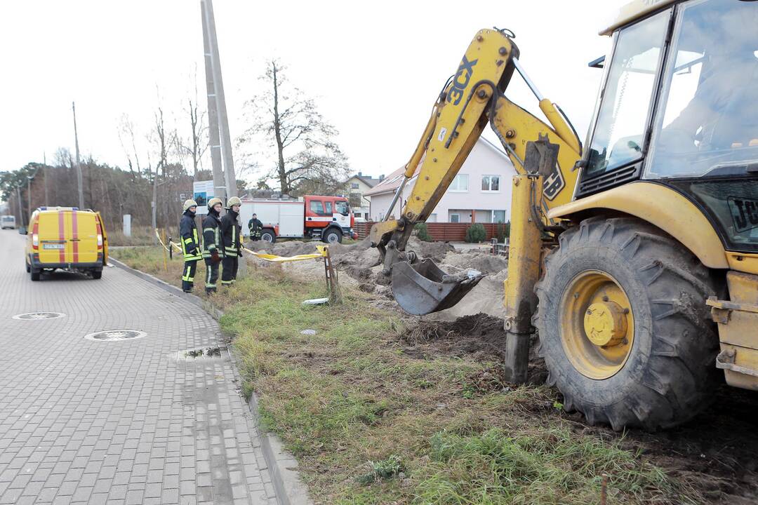 Klaipėdoje ekskavatoriaus kaušas perkirto dujotiekio vamzdį