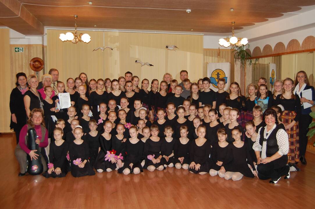 Į festivalį įsijungia vis daugiau mažųjų uostamiesčio tautinių šokių entuziastų.