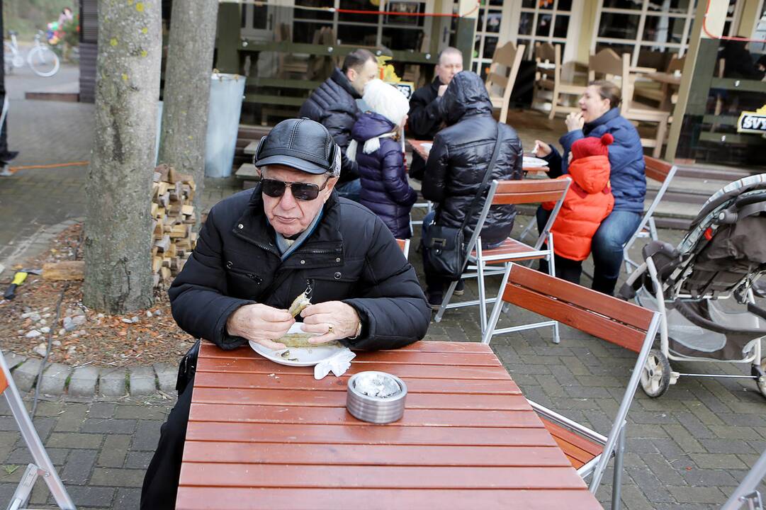 Palangoje kunkuliuoja stintų šventė