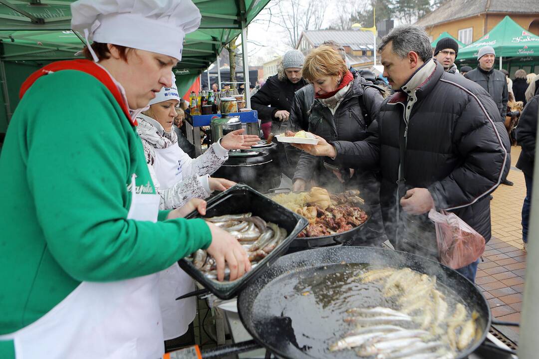 Palangoje kunkuliuoja stintų šventė