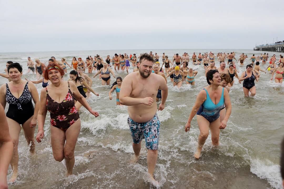 Į Baltiją panėrė maždaug šimtas sveikuolių