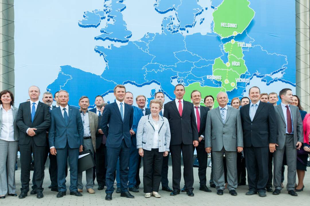 Pirmas traukinys „Rail Baltica“ vėže