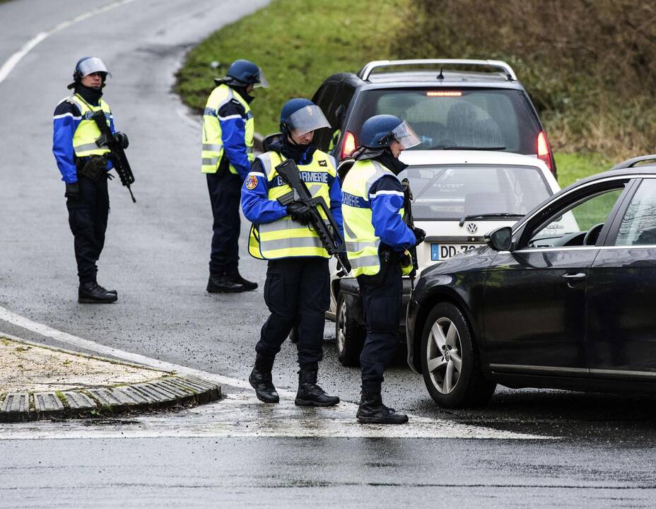 „Charlie Hebdo“ įtariamųjų gaidynės