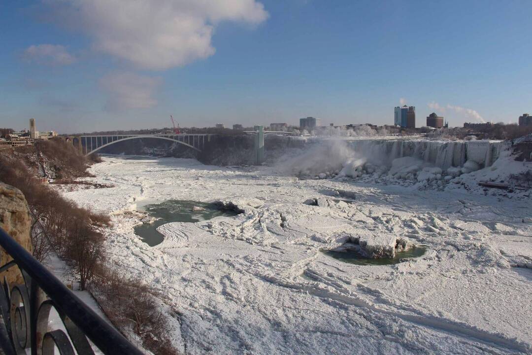 Užšalęs Niagaros krioklys