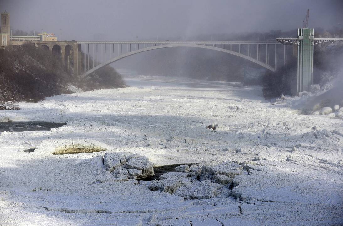 Užšalęs Niagaros krioklys