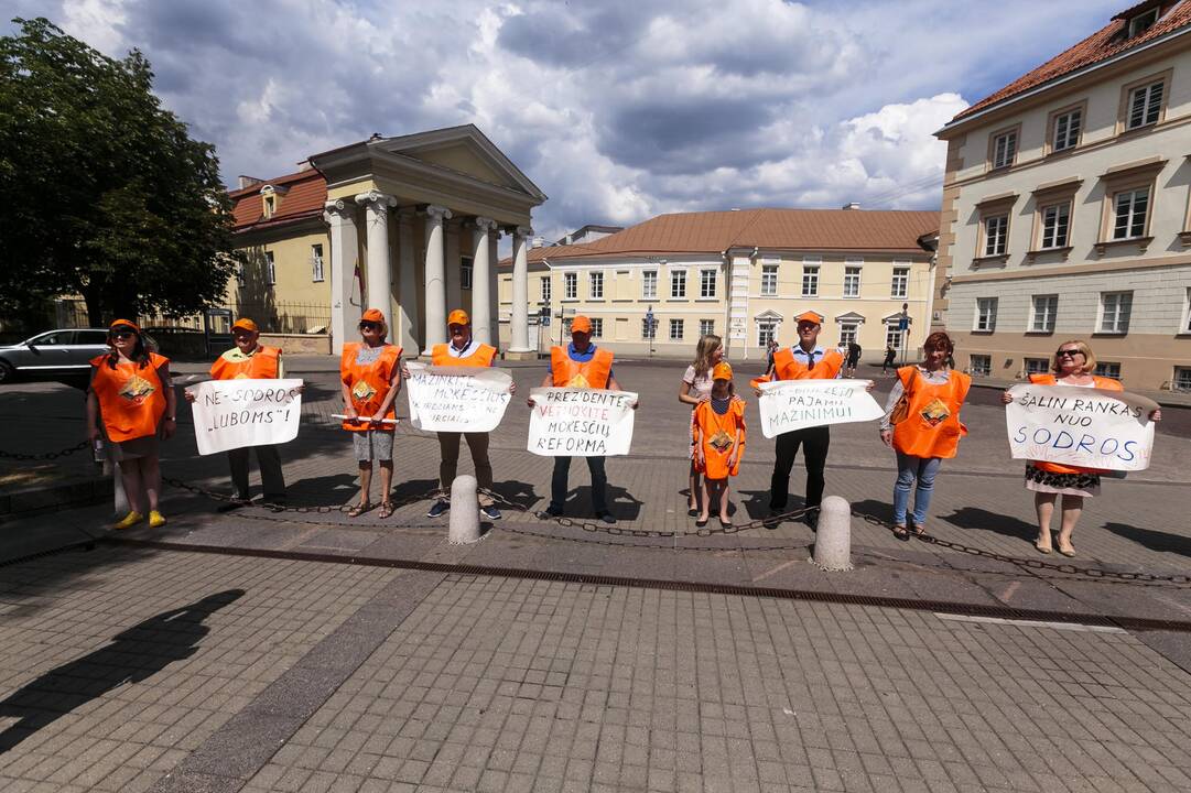 "Solidarumo" protestas prie Prezidentūros