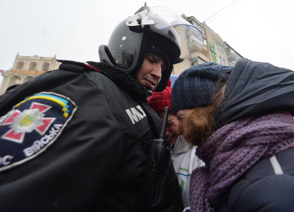 Kijeve protestuotojus ir spec. pajėgas paveikė šaltukas