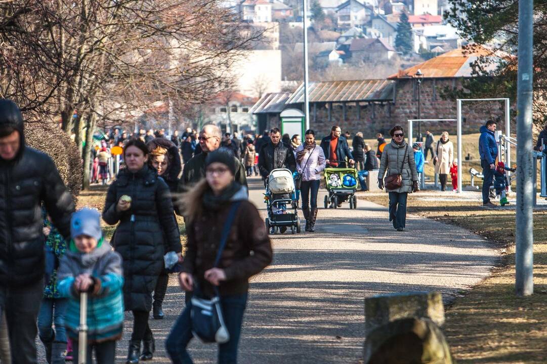 Kauniečiai suskubo į gamtą