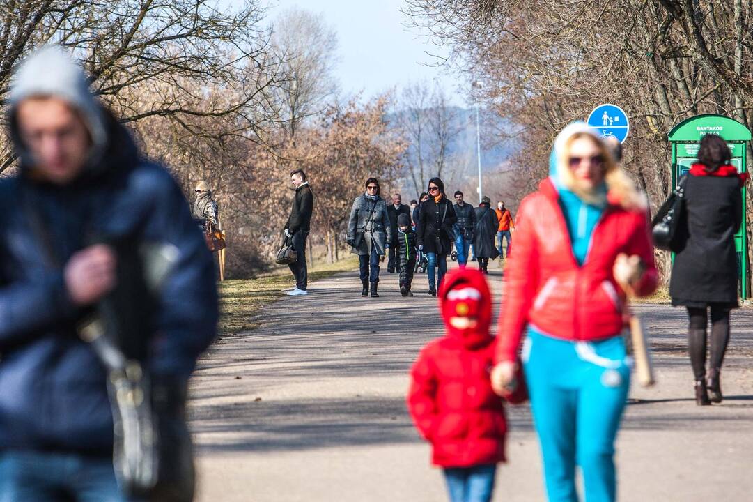 Kauniečiai suskubo į gamtą