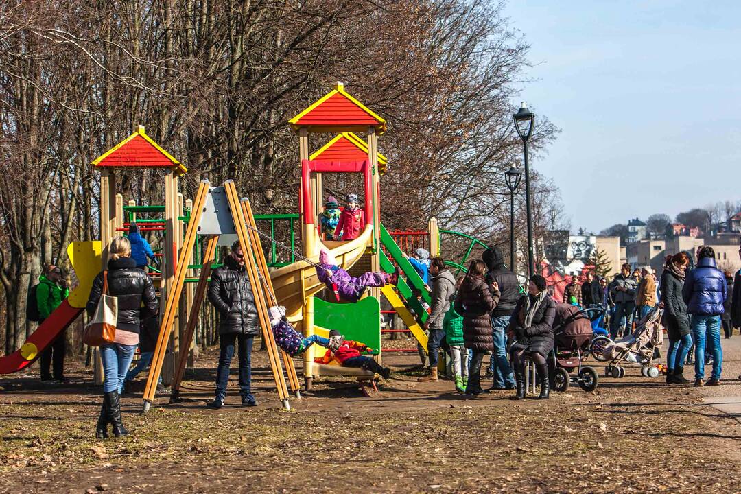 Kauniečiai suskubo į gamtą