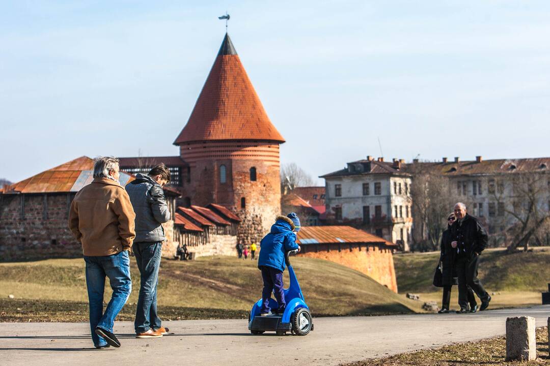 Kauniečiai suskubo į gamtą