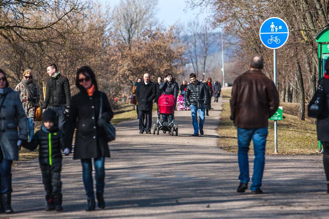 Kauniečiai suskubo į gamtą