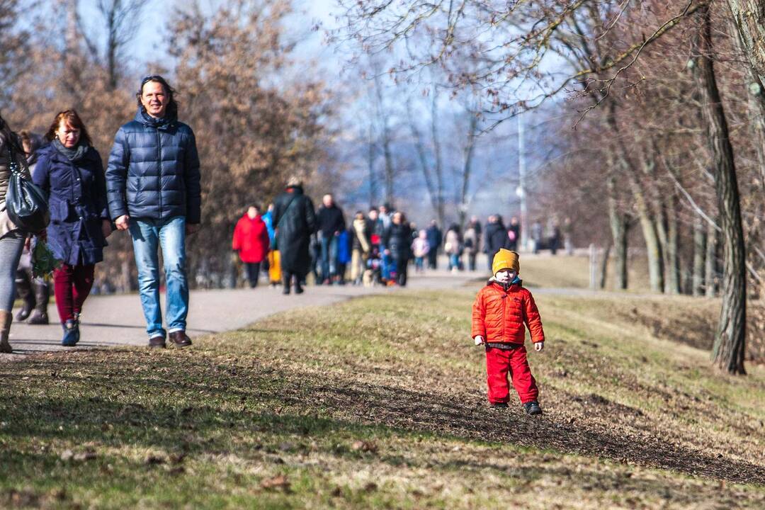 Kauniečiai suskubo į gamtą