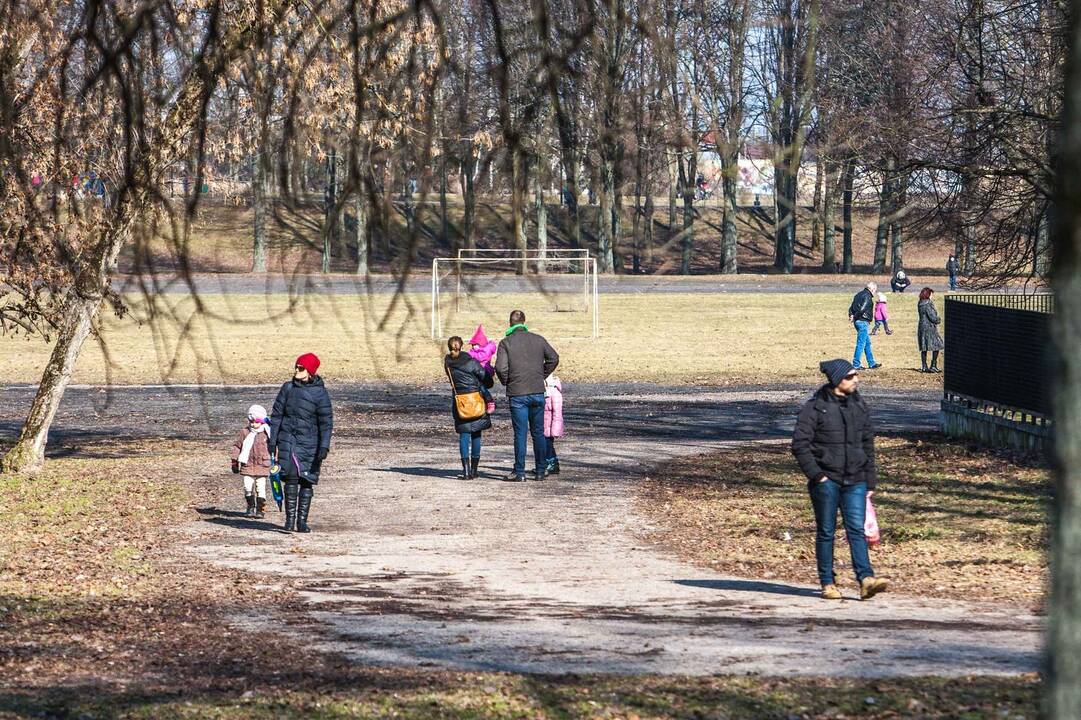 Kauniečiai suskubo į gamtą