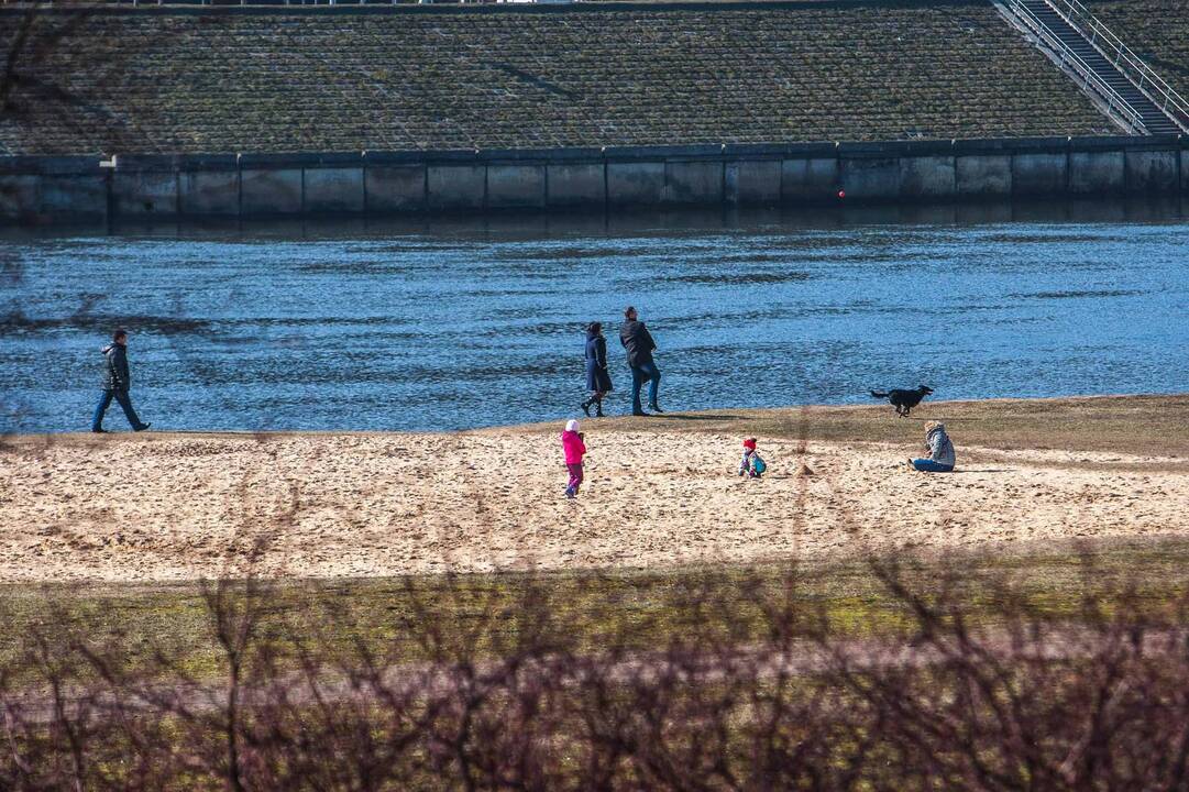 Kauniečiai suskubo į gamtą