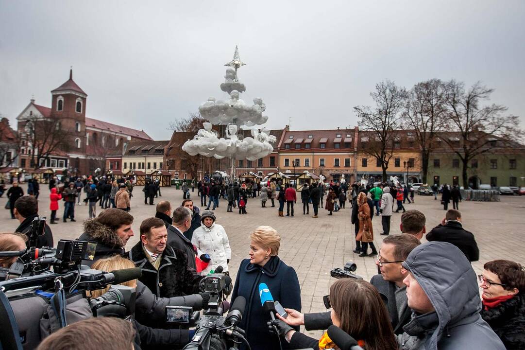 Prezidentė apžiūrėjo Kauno pagrindinę eglę