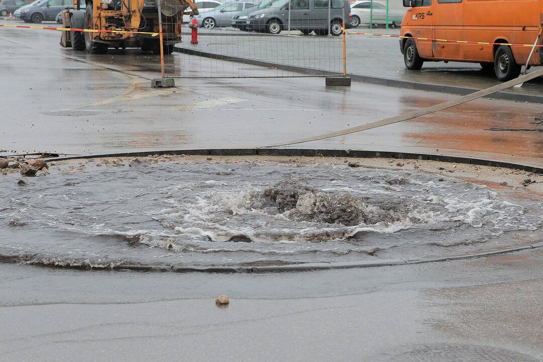 Vandentiekio avarija Jonavos gatvėje