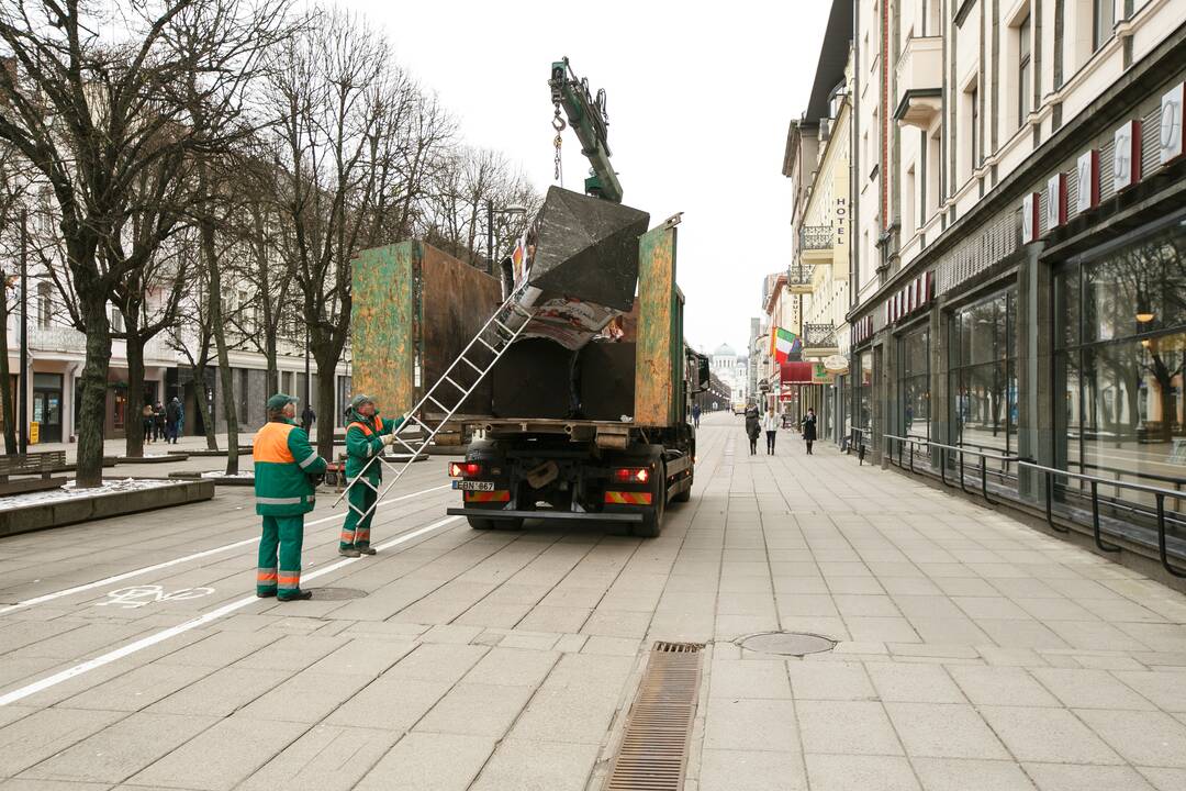 Nelegalūs reklaminiai skydai