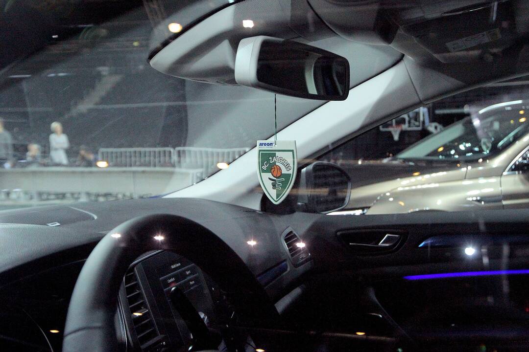„Žalgirio“ krepšininkai bandė „Renault“ automobilius