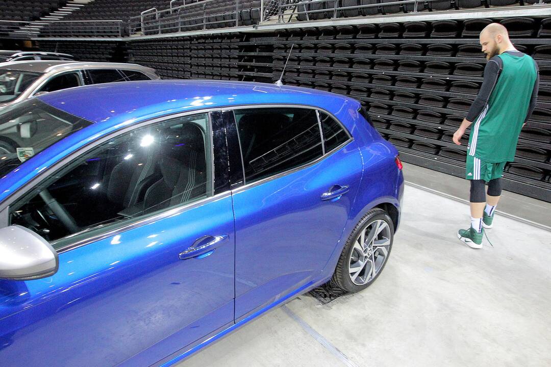 „Žalgirio“ krepšininkai bandė „Renault“ automobilius