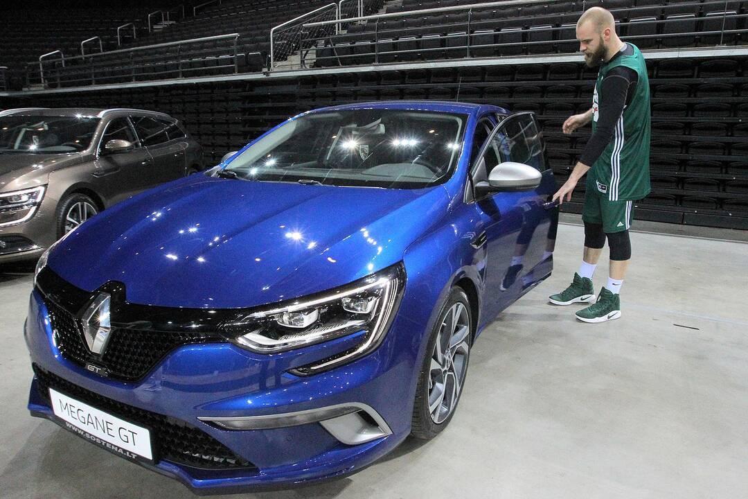 „Žalgirio“ krepšininkai bandė „Renault“ automobilius