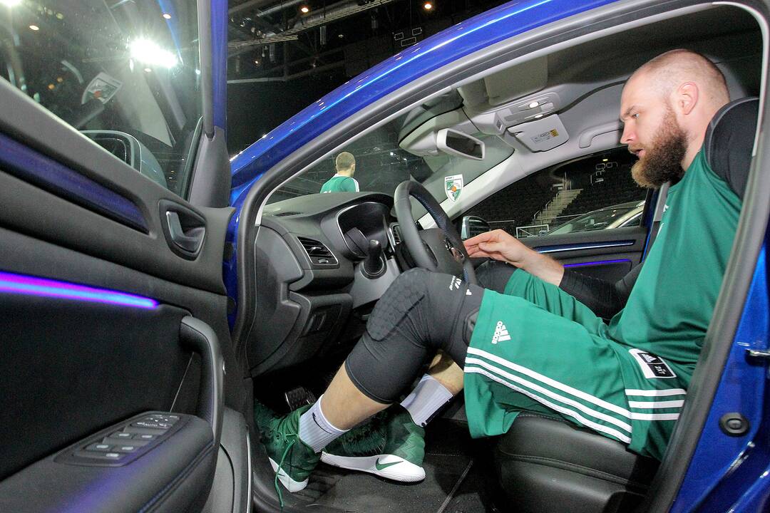 „Žalgirio“ krepšininkai bandė „Renault“ automobilius