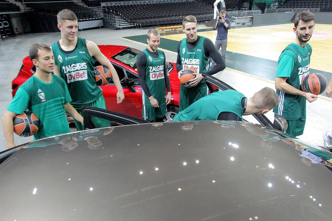 „Žalgirio“ krepšininkai bandė „Renault“ automobilius